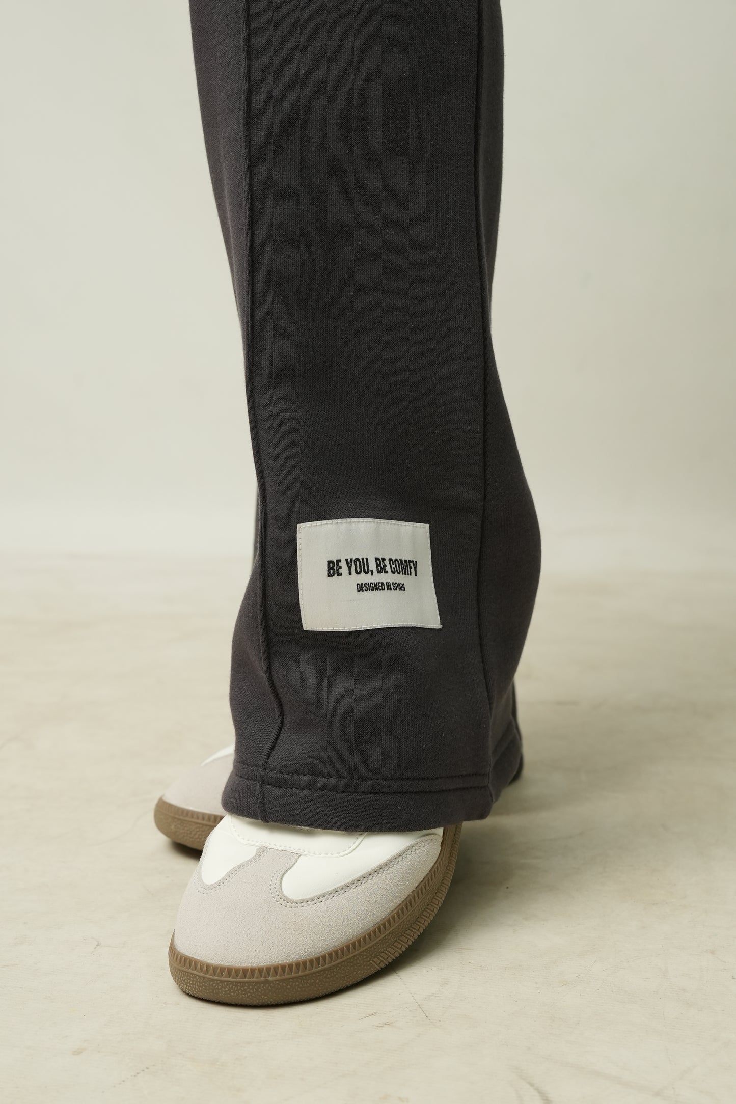 Pantalón deportivo acampanado TROFIT